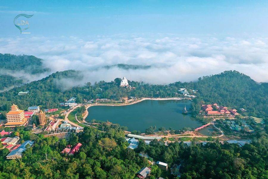 Admirer la vue panoramique sur Châu Đốc depuis le sommet du mont Sam