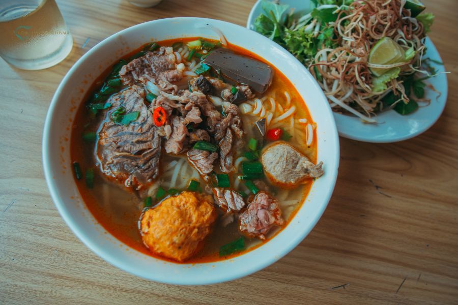 Bún bò Huế – L’emblème culinaire de l’ancienne capitale