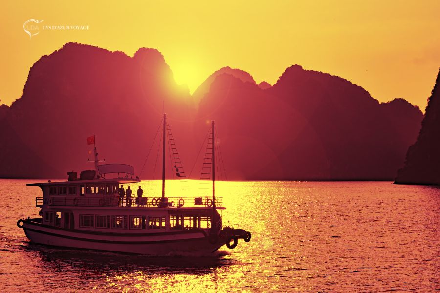Le coucher de soleil sur la baie d’Halong - Quand la nature atteint la perfection
