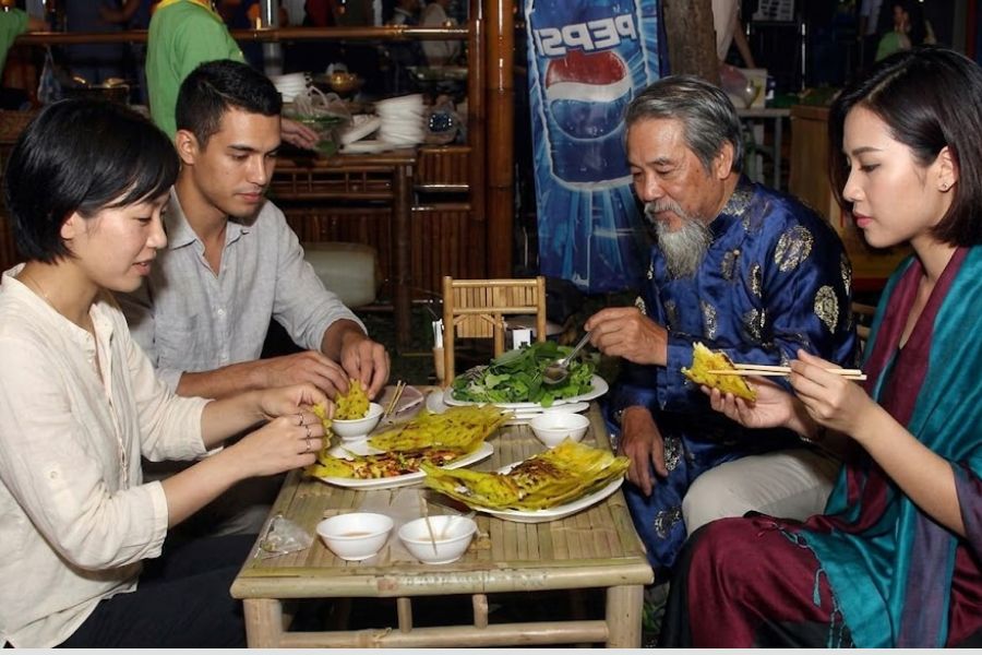 Midi : Découvrir la gastronomie de Saigon