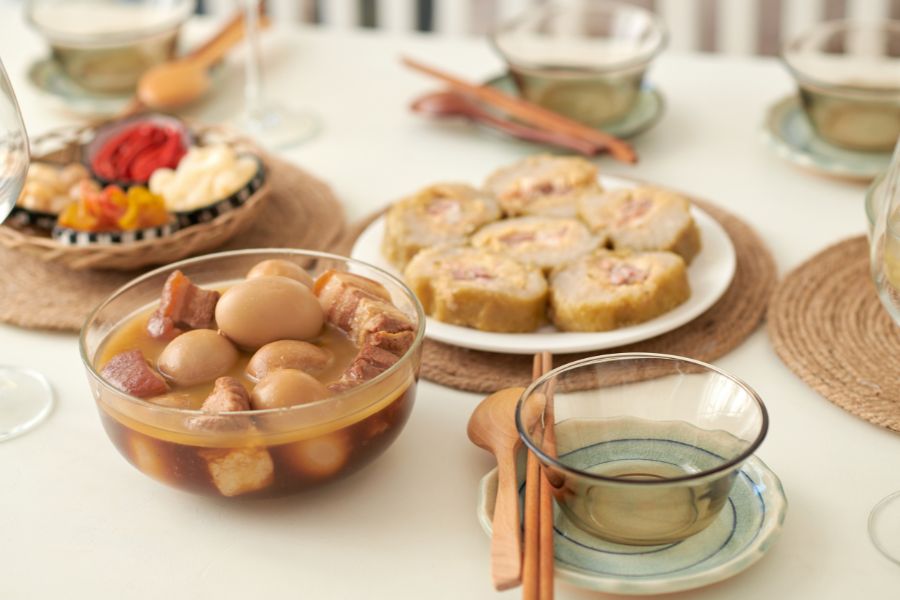 Porc au caramel vietnamien dans la découverte de la gastronomie vietnamienne
